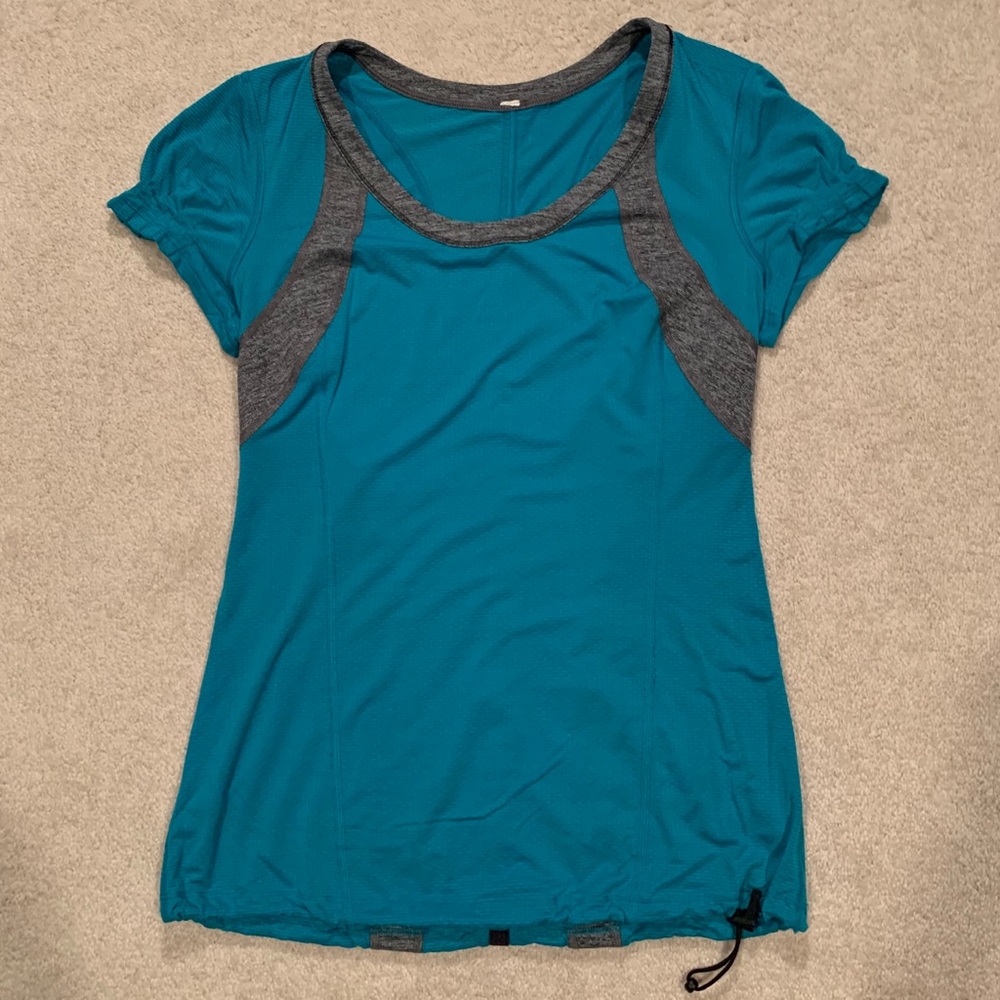 Lululemon teal T-shirt